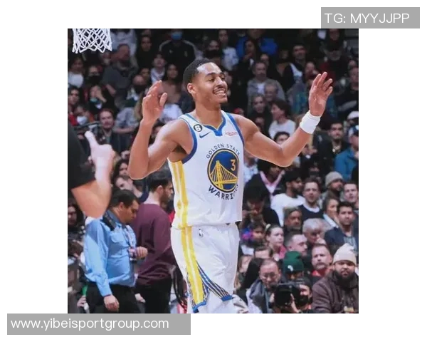 琼斯盛赞卢克肖表现自信从容攻防两端游刃有余状态回暖