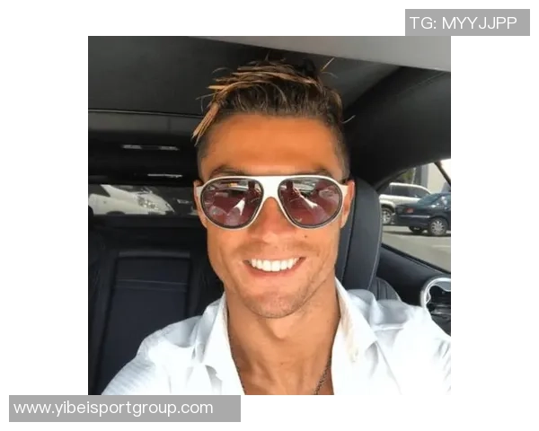 C罗社交媒体分享新造型清爽寸头引发粉丝热议